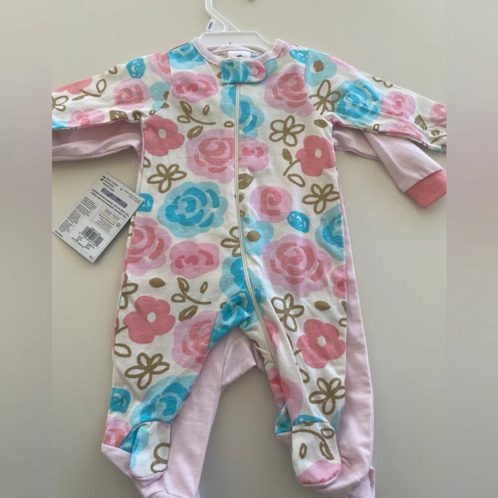NWT Bundle of Carter’s Bodysuit & Gerber Footies - Picture 2 of 5
